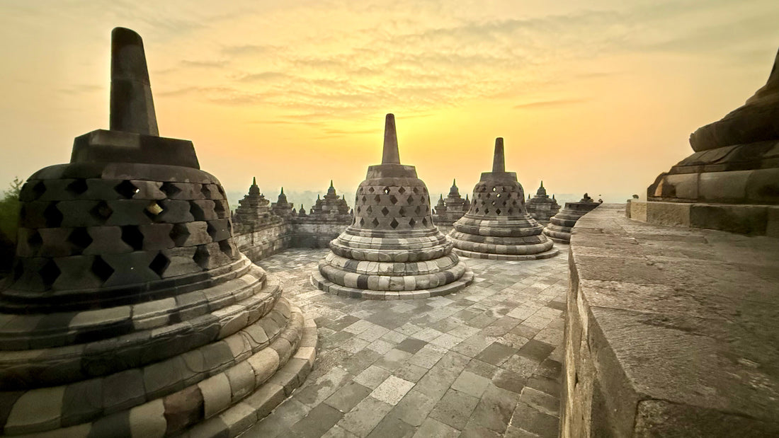 Temple de Borobudur au lever du soleil en Indonésie