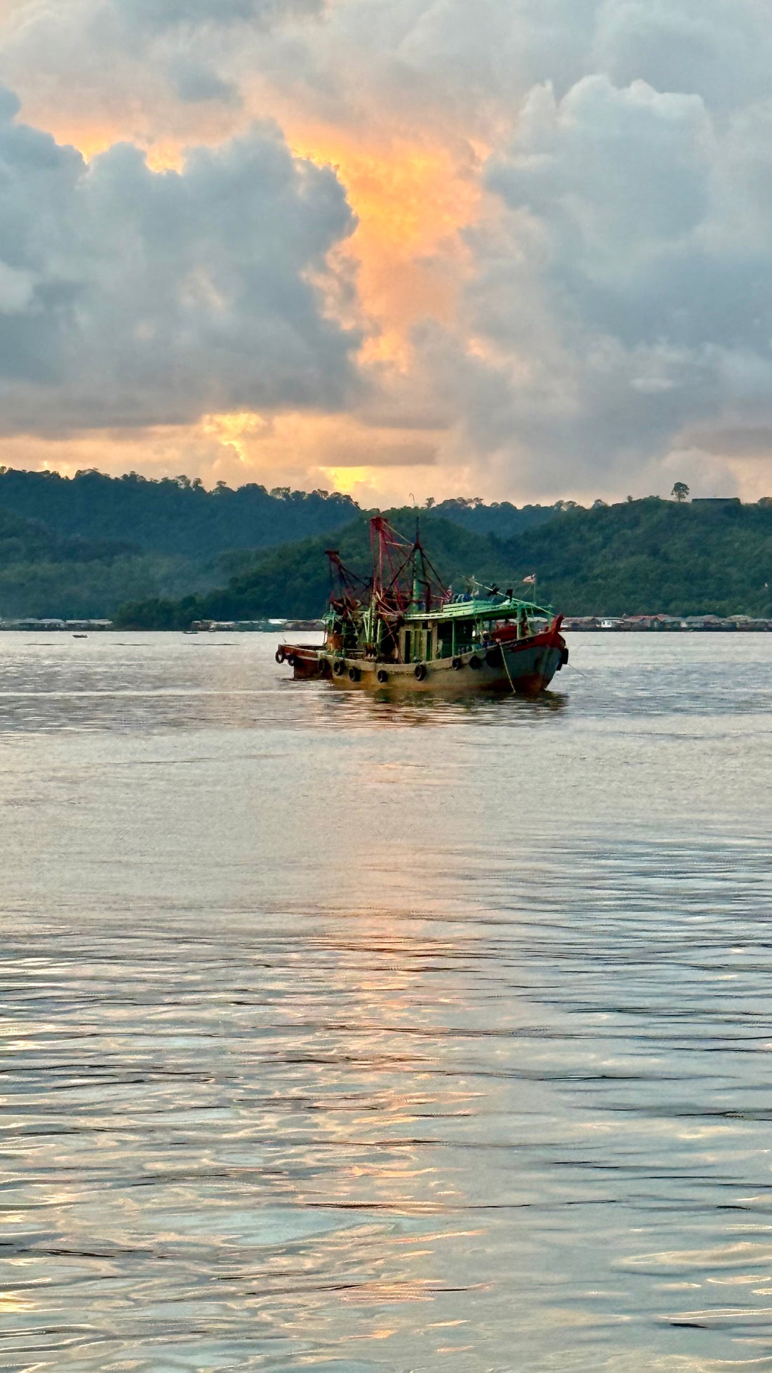 Port de Kota Kinabalu dans le Sabah à Bornéo