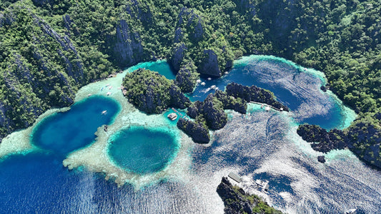 Lagons turquoise et falaises calcaires à Coron aux Philippines